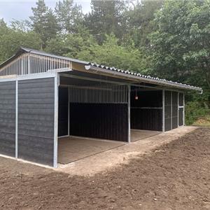 Stal mit offen Seite & einlaufstal